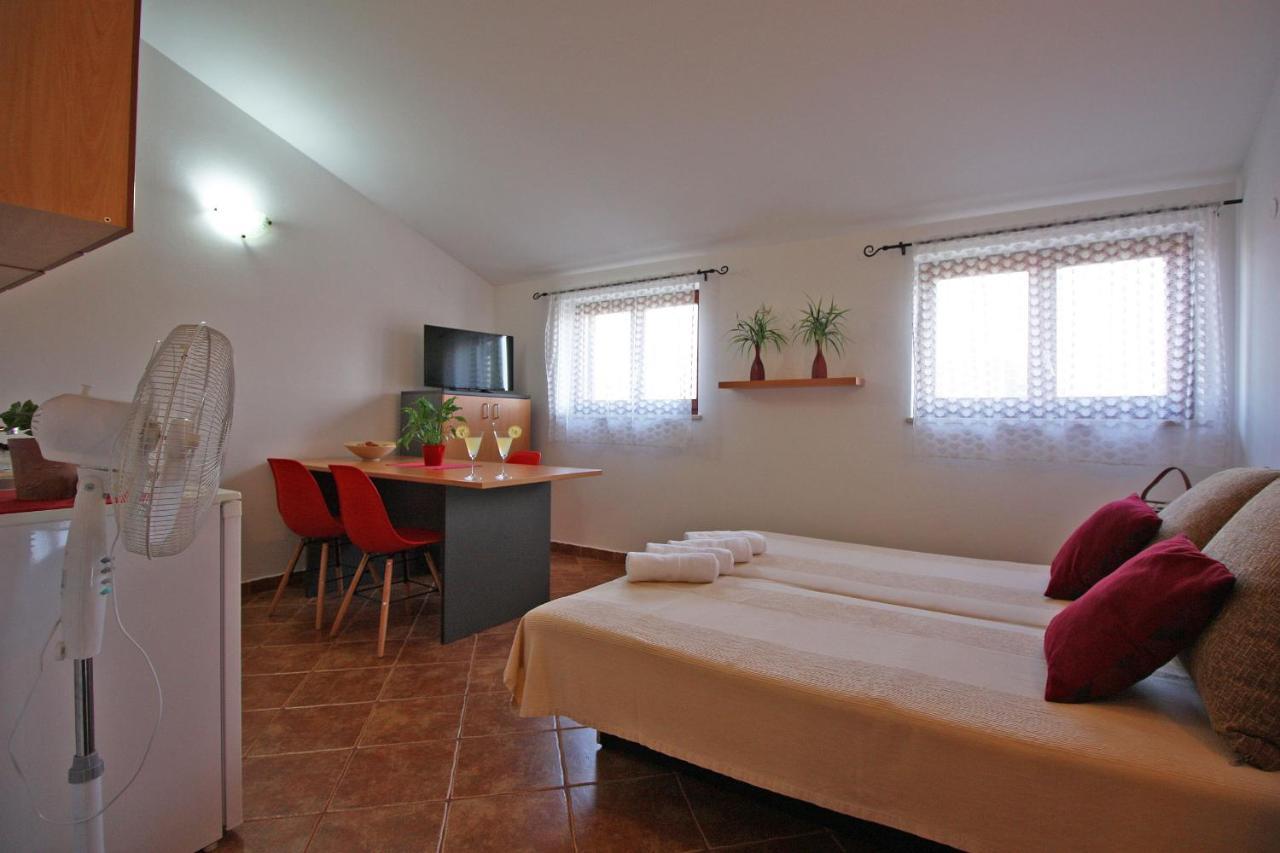 Brijunisol - 3 Apartments Top Position Near The Beautiful Beach Fažana Exterior foto
